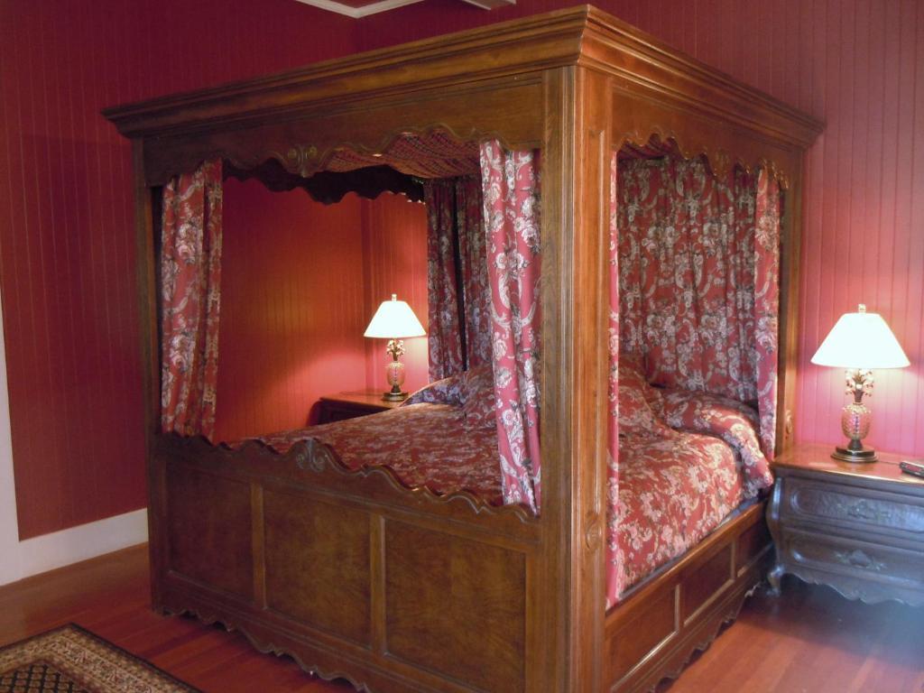 Jacaranda Inn Waimea Room photo