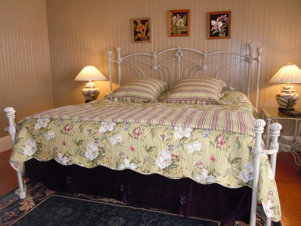 Jacaranda Inn Waimea Room photo